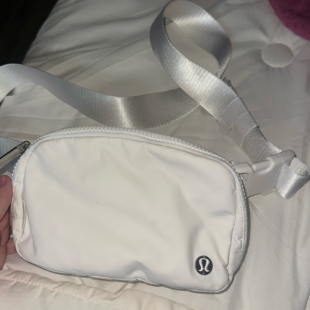 Lululemon everywhere 1L belt bag